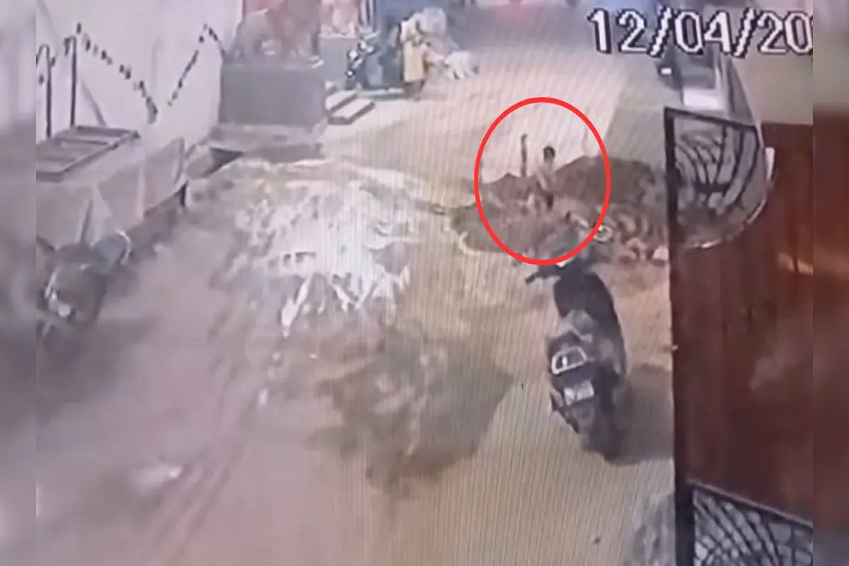Raipur News: गटर बनाने खोदे गड्ढे में गिरा बालक, डूबने से हो गई मौत