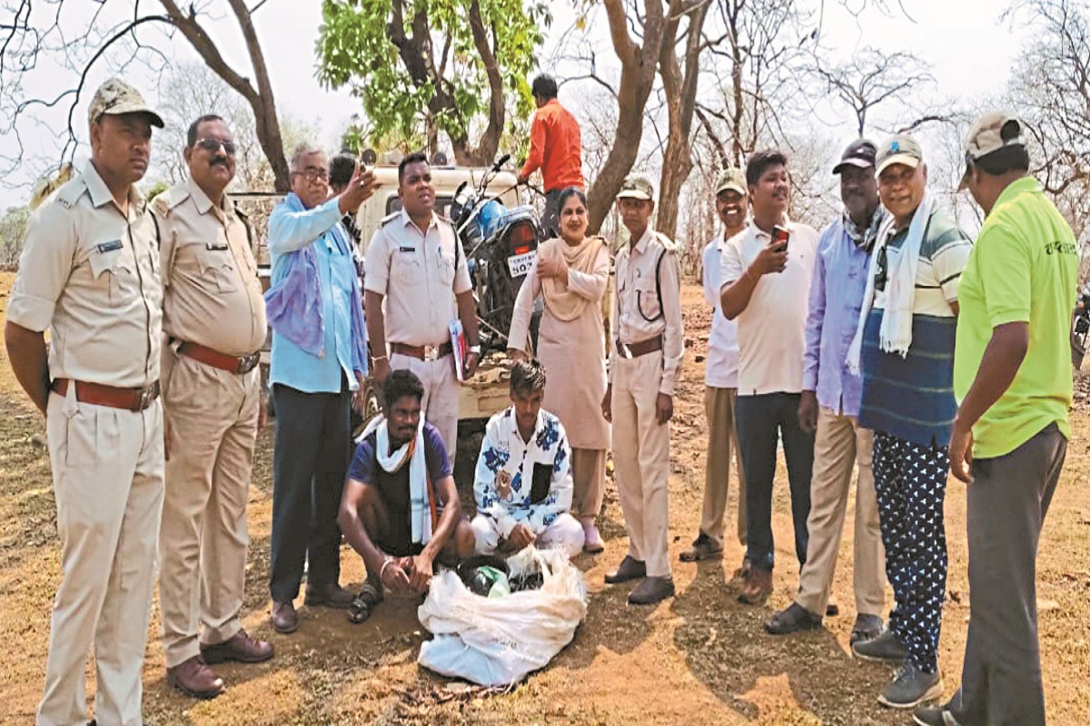 CG Crime: जंगली सुअर के मांस के साथ दो लोग गिरफ्तार, ग्राहक की कर रहा था तलाश