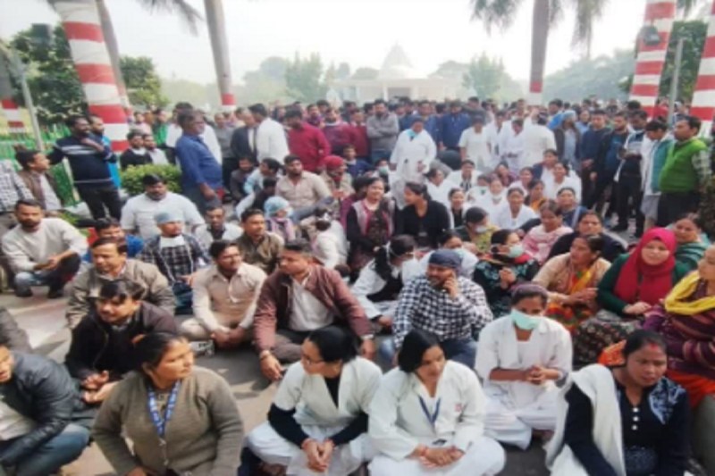 CG News: नए अधिकारी पर मूर्ति को हटाने का आरोप, धर्म रक्षा के नाम पर आज घेराव करेंगे कर्मचारी