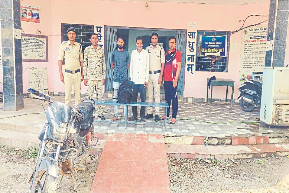 CG Crime: अवैध शराब की तस्करी, पांच आरोपी चढ़े पुलिस के हत्थे, 3 बाइक जब्त