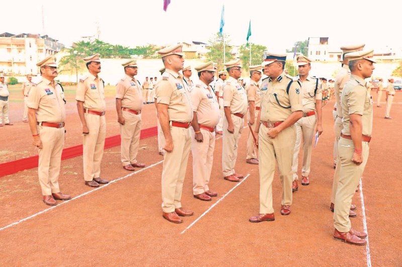 CG News: पुलिस बल की लगाई क्लास, अधिक वजन और तोंद वाले जवानों पर भड़के एसएसपी