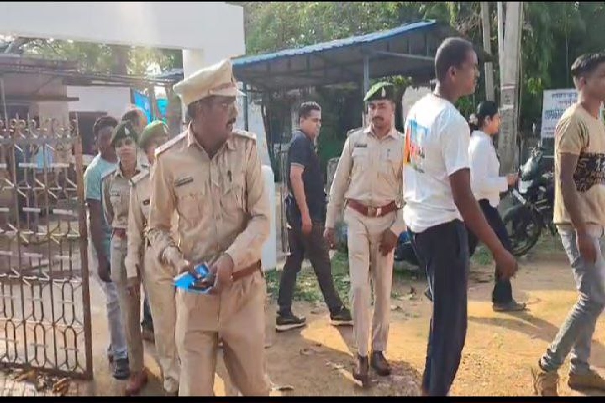 CG News: युवाओ के जंगल बचाने की मुहिम, देखने पहुंचे पीसीसीएफ अधिकारी…