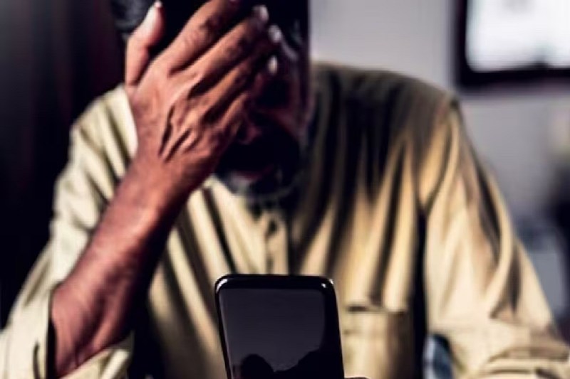 CG Loan Scam: लोन आपका किस्त हम चुकाएंगे बोलकर लिया झांसे में, एक करोड़ से ज्यादा की ठगी