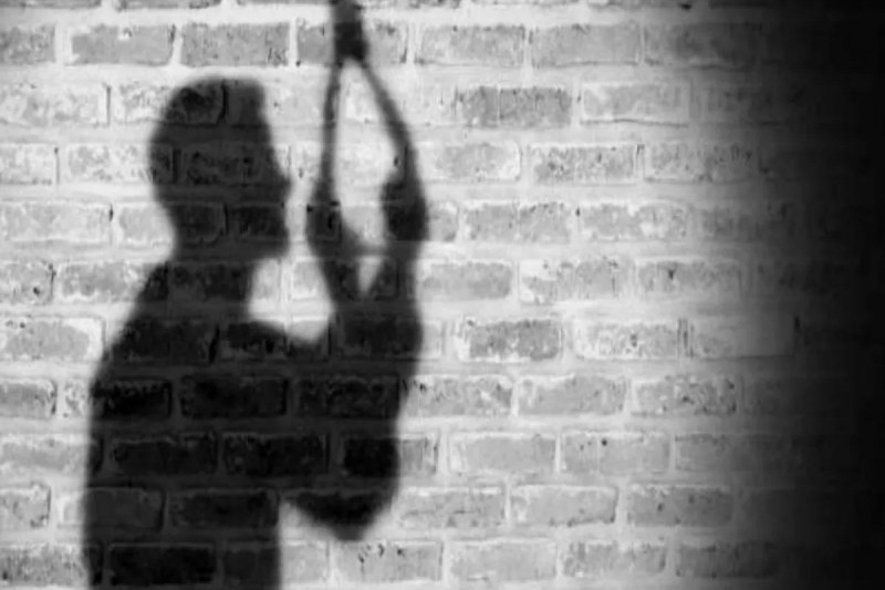 Raipur News: सॉरी अम्मा-अन्ना... आपके सपने पूरे नहीं कर पा रहा, एम्स के डॉक्टर ने की खुदकुशी, बंद कमरे में पंखे से लटका मिला शव