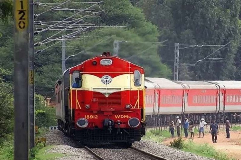 CG News: रेल यात्रियों के लिए बढ़ी मुसीबत! 14 से 23 अप्रैल तक प्रभावित रहेंगी ये 2 ट्रेनें, जानें...