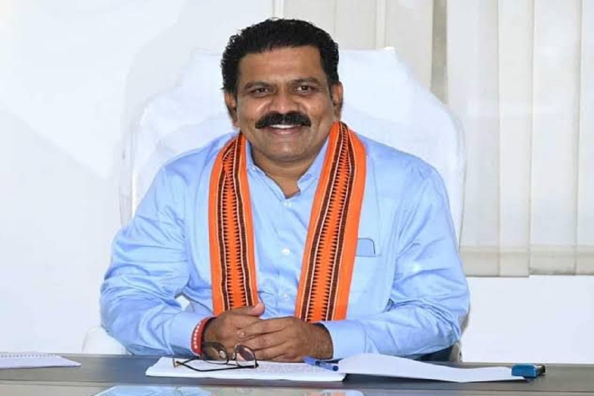CG News: कवर्धा में ग्रामीणों को बड़ी सौगात, विभिन्न कार्यो के लिए 23 लाख की
घोषणा