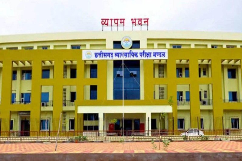 CG Vyapam Exam 2025: कड़ी जांच से गुजरे, बालियां तक उतरवाई गईं, परीक्षा में 1200 से ज्यादा परीक्षार्थी रहे गैरहाजिर(photo-patrika)