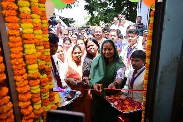 मुख्यमंत्री तीर्थ दर्शन योजना: 800 श्रद्धालु करेंगे तीर्थ स्थलों के दर्शन, मंत्री लक्ष्मी राजवाड़े ने दिखाया हरी झंडी, देखें Photo..