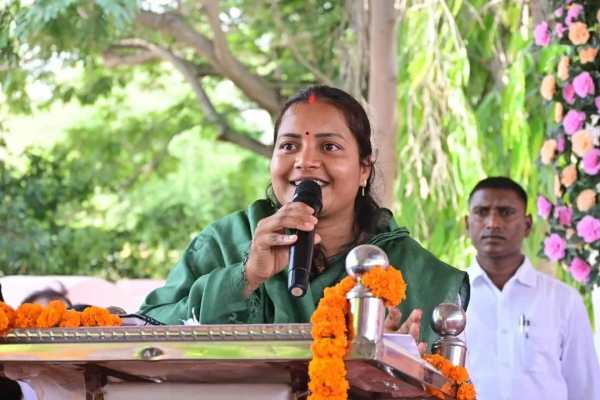 मुख्यमंत्री तीर्थ दर्शन योजना: 800 श्रद्धालु करेंगे तीर्थ स्थलों के दर्शन, मंत्री लक्ष्मी राजवाड़े ने दिखाया हरी झंडी, देखें Photo..