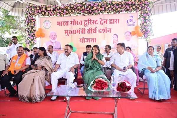 मुख्यमंत्री तीर्थ दर्शन योजना: 800 श्रद्धालु करेंगे तीर्थ स्थलों के दर्शन, मंत्री लक्ष्मी राजवाड़े ने दिखाया हरी झंडी, देखें Photo..