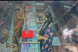 CG News: नकली सोने के बदले असली गहना लेकर फरार, दो महिलाएं कैमरे में हुई कैद - image