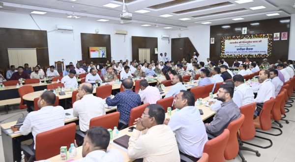 बस्तर संभाग के विकास कार्यों में CM साय ने दिया निर्देश... समीक्षा बैठक की देखें Photo