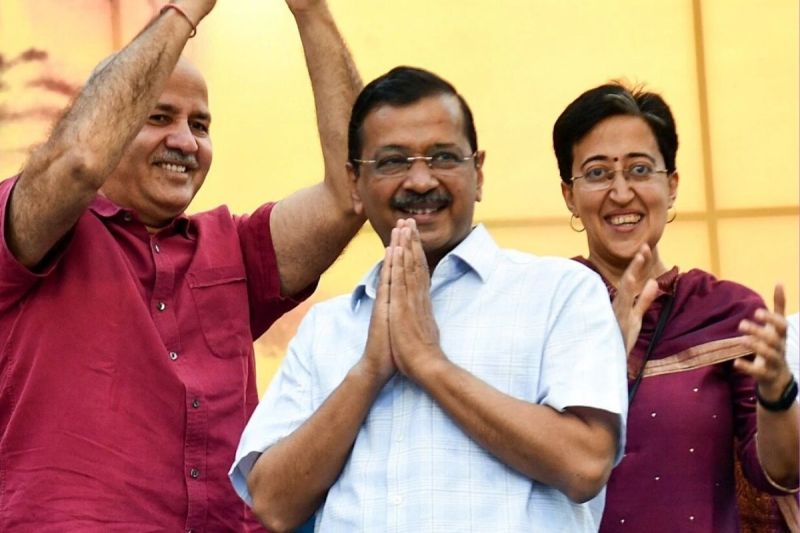 Aam Aadmi Party: एमसीडी चुनाव में आम आदमी पार्टी ने छोड़ा मैदान, AAP नेताओं ने कहा- पार्षद तोड़ रही भाजपा