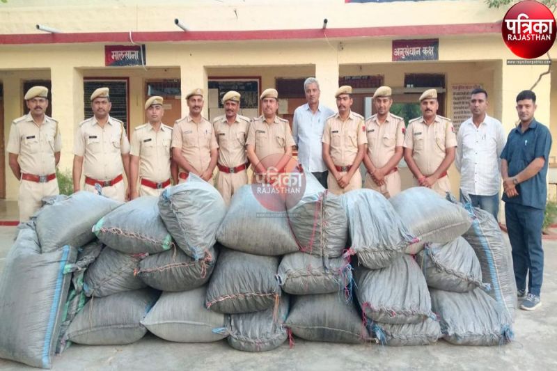 पुलिस की नाकाबंदी देख तस्कर गाड़ी छोड़कर भागे, डोडा-पोस्त की खेप बरामद
