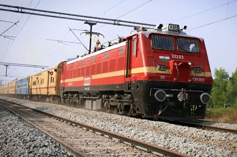 Railway News: रेलवे का बड़ा फैसला! 15 से 24 अप्रैल तक ये 8 ट्रेनें रद्द, सफर करने से पहले देख लें LIST