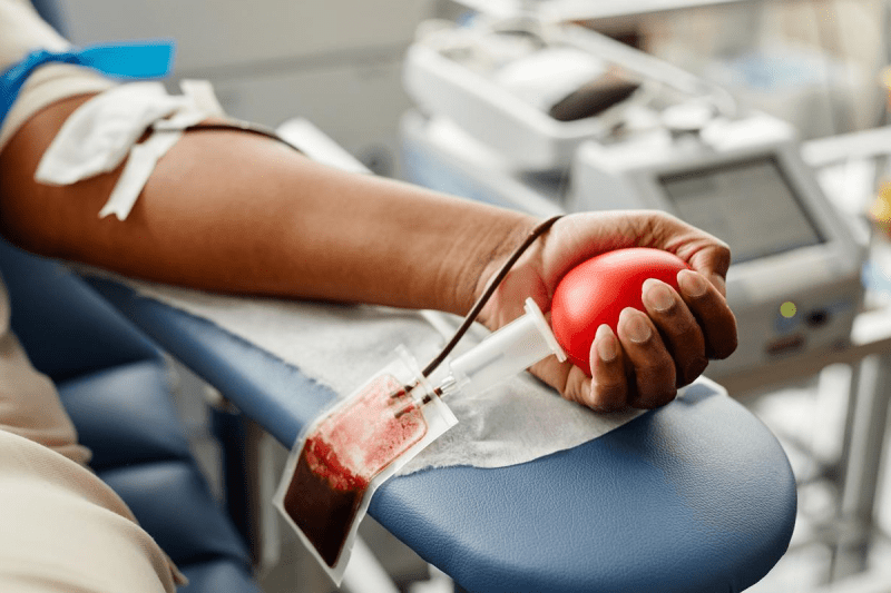 fake blood donors exposed in guna district hospital who were taking 1500 rupees from patients