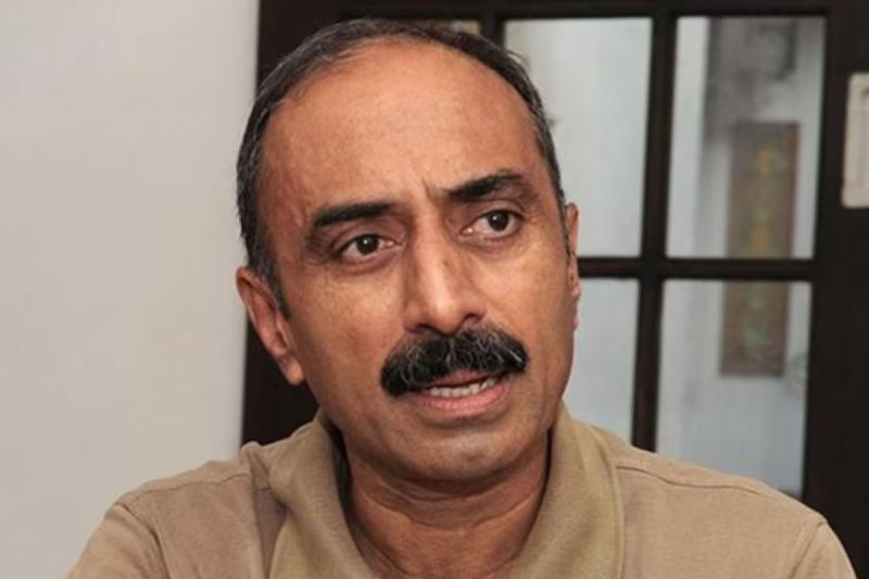 Supreme Court: पूर्व आईपीएस अधिकारी को बड़ा झटका, सुप्रीम कोर्ट ने इस मामले में खारिज की जमानत याचिका