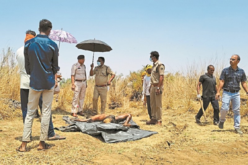 CG Crime: चार दिन से गायब युवक की तीन दोस्तों ने कर दी हत्या, नदी की रेत में छिपा दिया शव