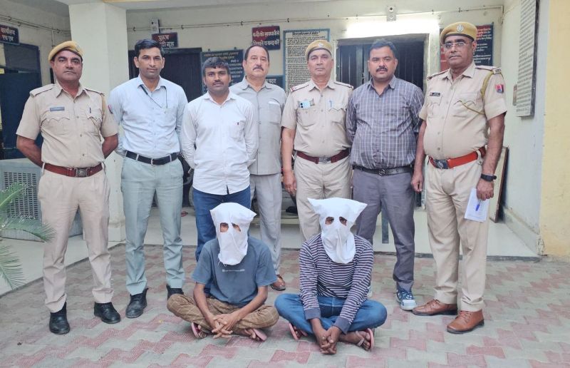 Those who stole 21 tola gold jewellery from a train carrying a family returning from a wedding were arrested