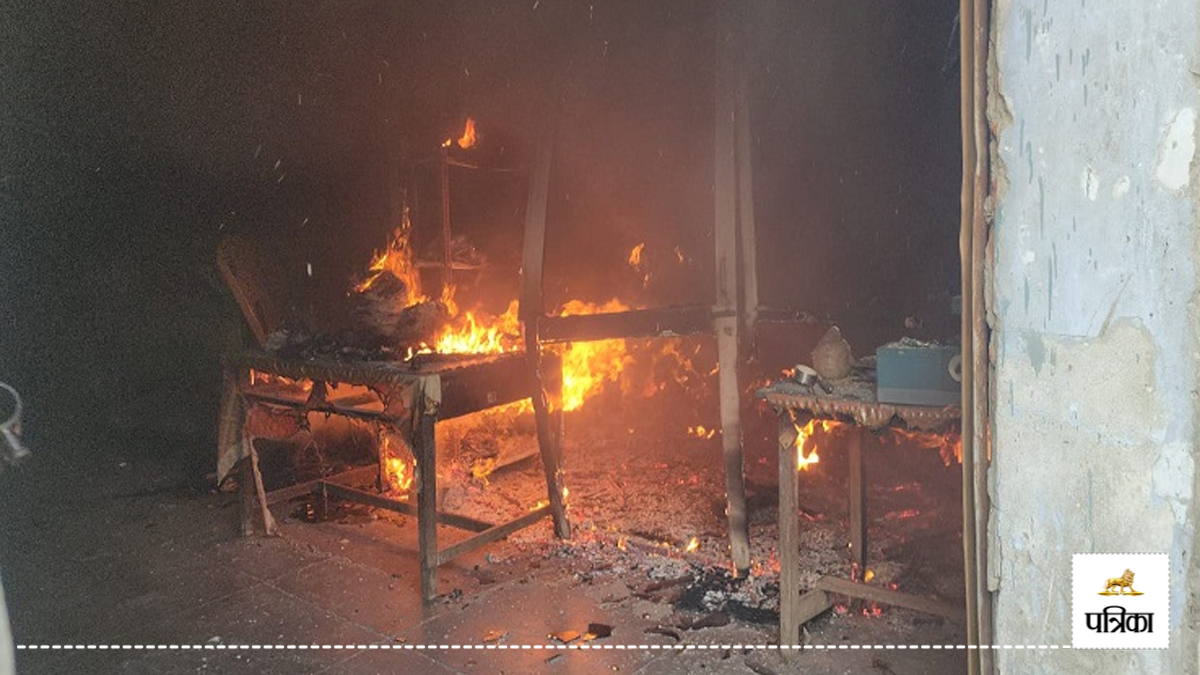 huge fire broke out in wheat purchasing centre of Moradabad Mandi Samiti