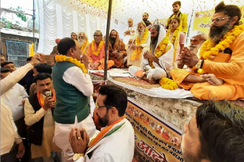 Pilot Baba angry over saints ended the hunger strike for the construction of Gwalior-Bhind Six Lane Highway