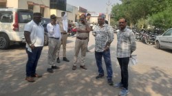 कोटा में पिकअप में 44 बच्चों को ठूंस कर ले जा रहे थे, गर्मी में कई बच्चों की
तबियत बिगड़ी - image