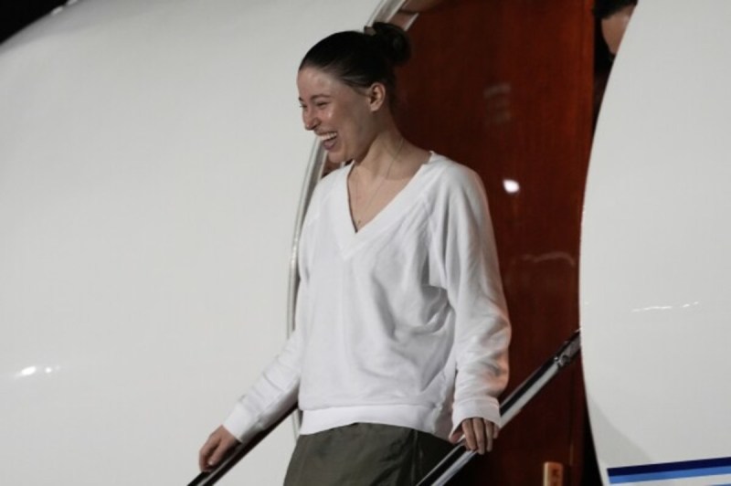 Ksenia Karelina lands in USA