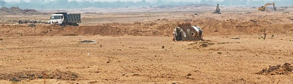 छत्तीसगढ़ के धमतरी जिले के कुरूद तहसील के मेघा में चित्रोत्पला (महानदी) पर बना एनीकट पूरी तरह सूख चुका है। 