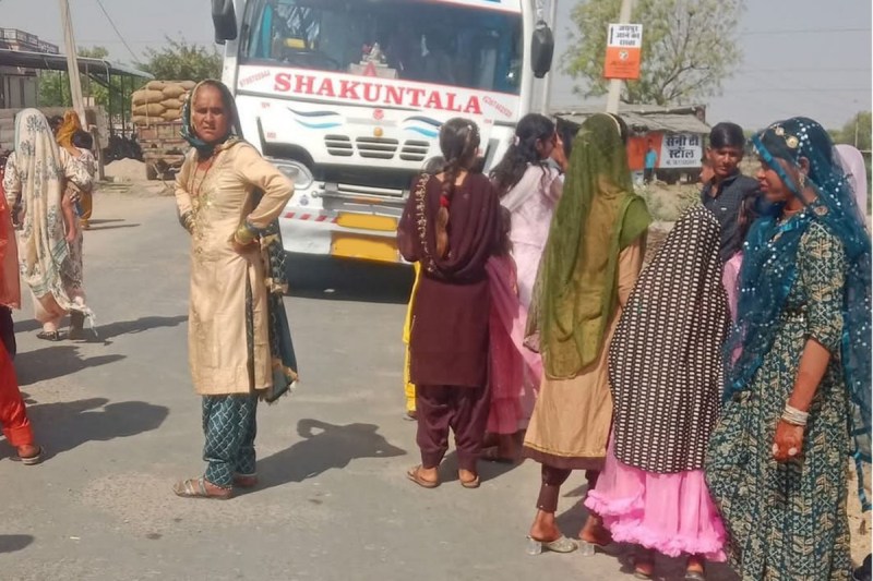 man gets electric shock from high tension line