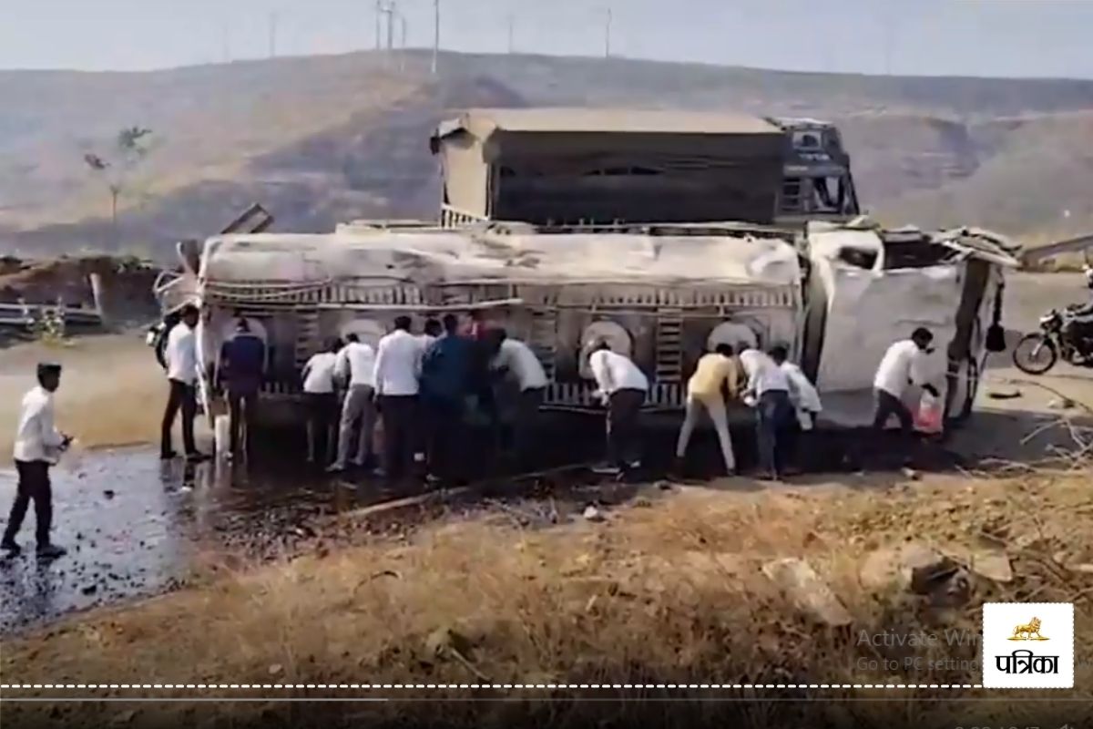 petrol Tanker overturned in Maharashtra