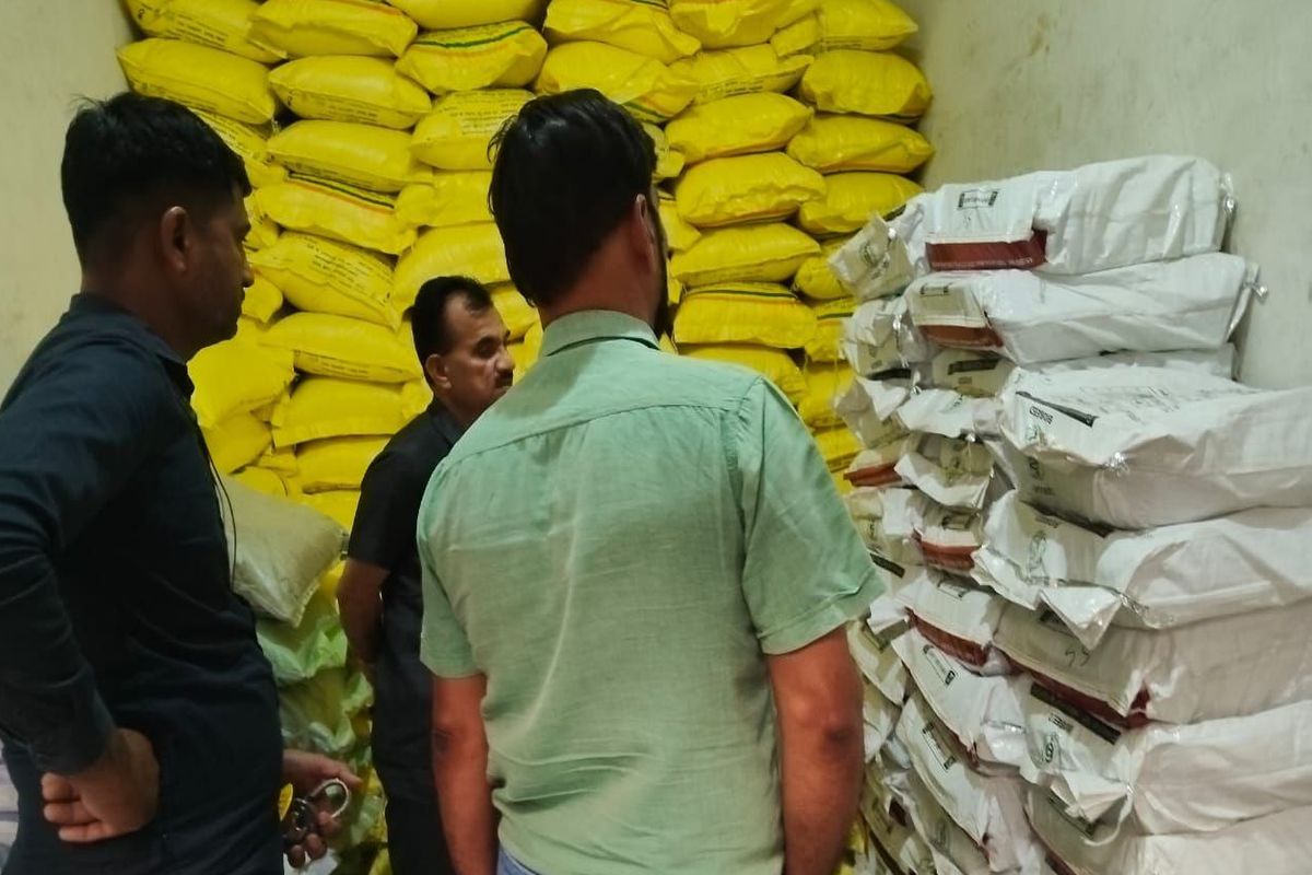 बिना अनुमति बेचे जा रहे 10 लाख रुपए के बीटी कॉटन के 1140 पैकेट जब्त