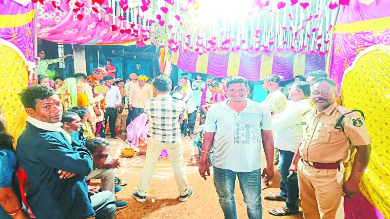 बालोद जिले के ग्राम जगन्नाथपुर में रविवार रात बारात के दौरान जमकर बवाल हो गया। एक परिवार में दो लड़कियों की शादी हो रही थी। चंदखुरी (दुर्ग) और ग्राम कोकड़ी (दुर्ग) से अलग-अलग बारात आई थी। दोनों ही दूल्हे पक्ष ने डीजे लगाया था। डीजे में लोग जमकर डांस कर रहे थे।