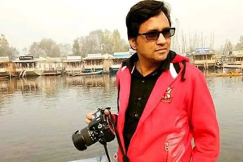 Case filed against Sanoj Mishra, Sanoj Mishra forced the girl to have an abortion, raped a girl who came with the desire to become a heroine, a girl from Jhansi was raped in Mumbai, a film director raped a girl from Jhansi, live-in relationship, abortion, Monalisa, viral girl Monalisa, Film Director Sanoj Mishra Arrested in rape case, rape, assault, causing miscarriage, threatening, Film Director Sanoj Mishra, Director Sanoj Mishra who offered a film to viral girl Monalisa, Mahakumbh Viral Girl Monalisa,