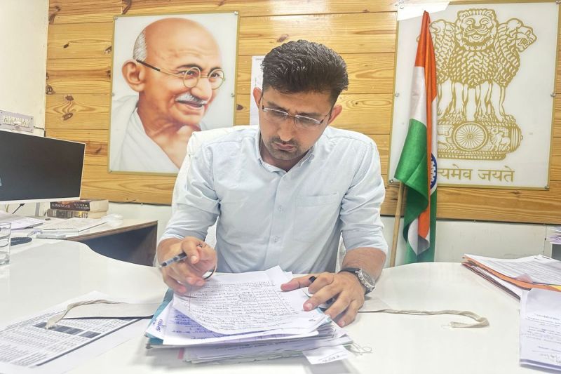 SDM Govindsingh bhinchar