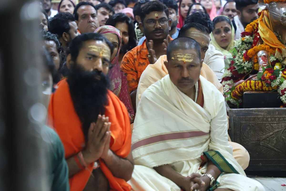 Video News: योग गुरु बाबा रामदेव महाकाल मंदिर की भस्मार्ती में हुए शामिल