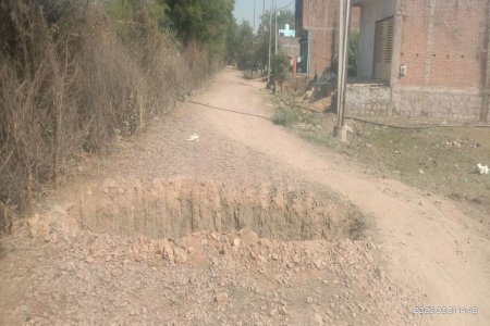 सीसी निर्माण रोकने बना दी खाई