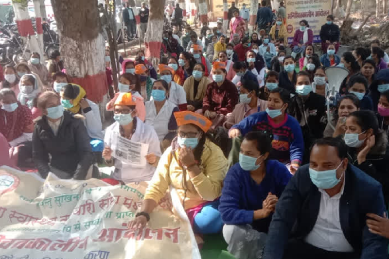 Contract health workers gave ultimatum to government to go strike from 21st april