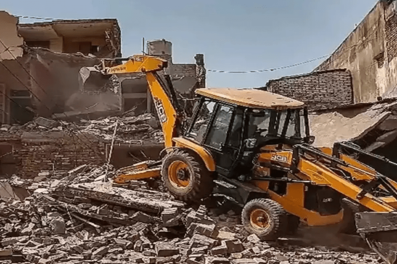 Bulldozer Action on the houses of those who pelted stones on the procession of Hanuman Jayanti in Guna mp