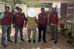लोगों को मारकर मगरमच्छ को खिलाने वाला सीरियल किलर राजस्थान में गिरफ्तार, पुजारी
बनकर रह रहा था - image