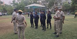 पहलगाम की घटना के बाद बड़ा एक्शन: बाहरी लोगों को अब करवाना होगा पुलिस चरित्र
सत्यापन - image