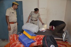 ब्लेक आउट के दौरान पटाखे बजाने पर थानेदार को मारी ईंटे, वर्दी फाडी, पुलिस दल को
खदेड़ा, कईयों पर केस दर्ज - image