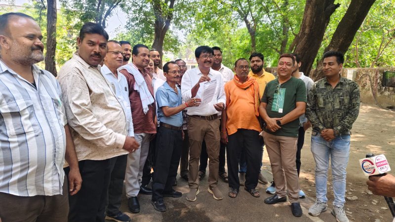 नौरोजाबाद के बाजारपुरा क्षेत्र के व्यापारियों ने कलेक्टर को सौंपा ज्ञापन