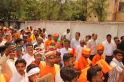 बारात लेकर पहुंचे जनप्रतिनिधियों का प्रशासन ने किया स्वागत, परिणय सूत्र में बंधे
326 जोड़े - image