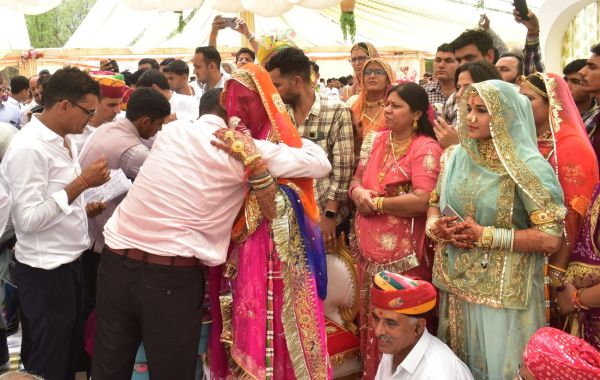 Myra of 21 crore 11 thousand