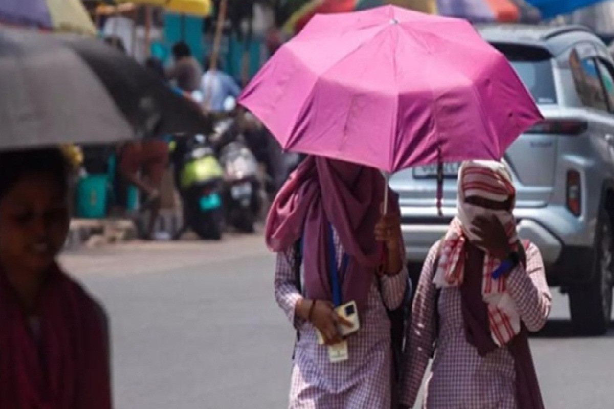 Weather Photo Gallery: भीषण गर्मी से हाल बेहाल… और बढ़ेगा तापमान, जानें मौसम
अपडेट