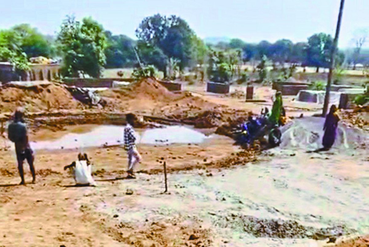 ईंट भट्टे की मिट्टी में दफन मिला मासूम