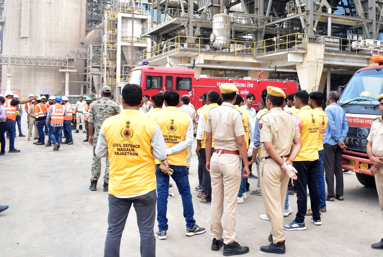 मॉक ड्रिल : फैक्ट्री पर हवाई हमला, दनदनाती मौके पर पहुंची पुलिस की गाड़ियां और
रैस्क्यू टीम