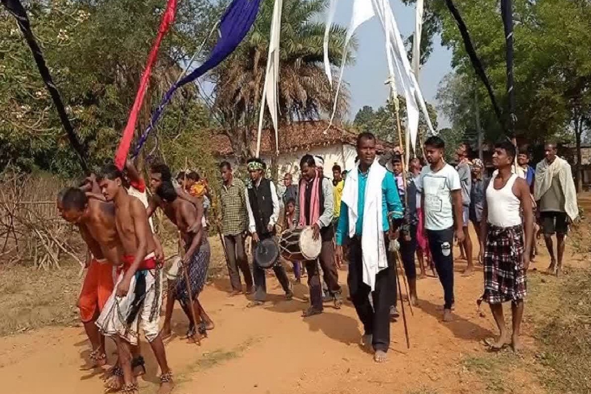 CG News: मड़ई मेला का जबरदस्त उत्साह, 17 गांव के पहुंचे देवता, देखें तस्वीरें…