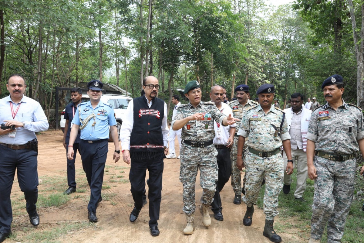 CG News: राज्यपाल रमेन डेका ने जंगलवार कॉलेज कांकेर का किया भ्रमण, देखें
तस्वीरें…