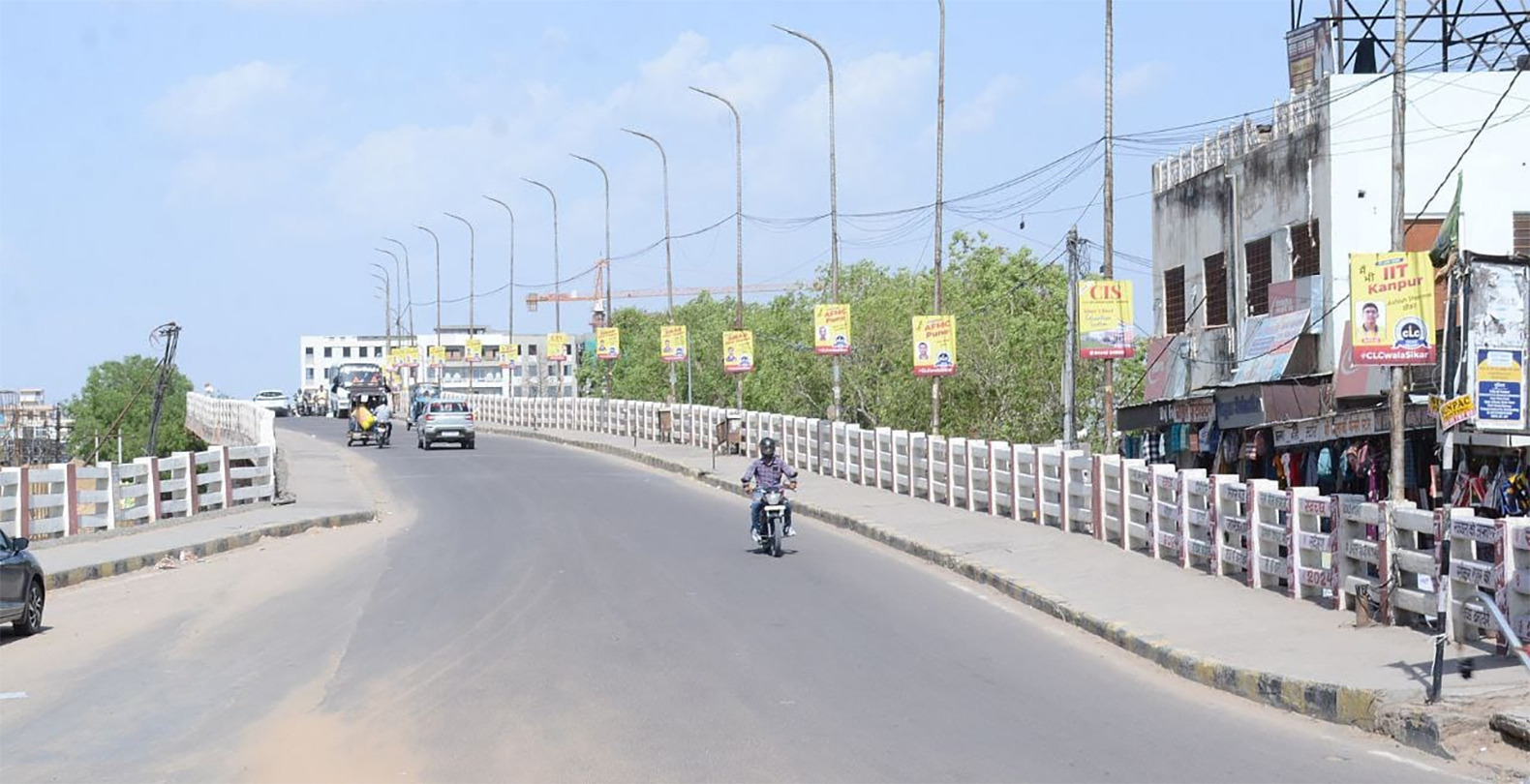 गर्मी का सन्नाटा, सड़के हुई वीरान।